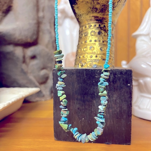 Vintage Jewelry - VTG Turquoise Chip Beaded Necklace
